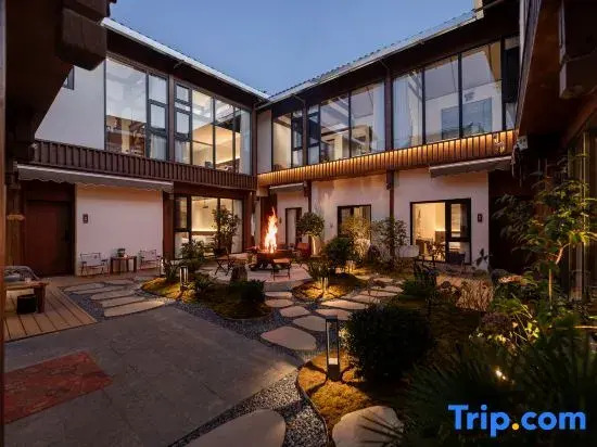 Yulong Qiyunli Designer Homestay