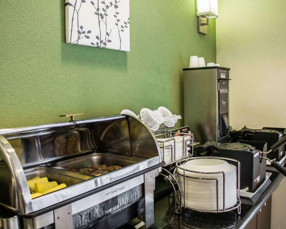 Express Inn & Suites