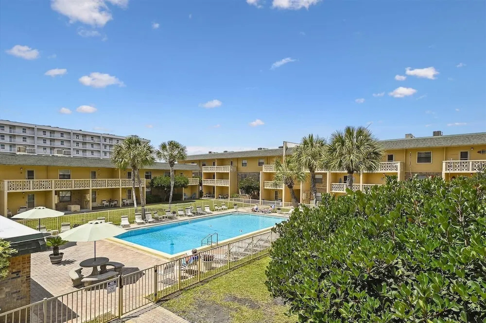 Venus 201 - 2nd Floor 2 BR Sleeps with Gulf Access on Okaloosa Island by RedAwning