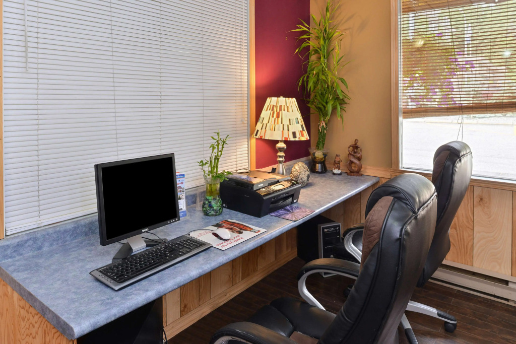 Canadas Best Value Inn & Suites-Castlegar