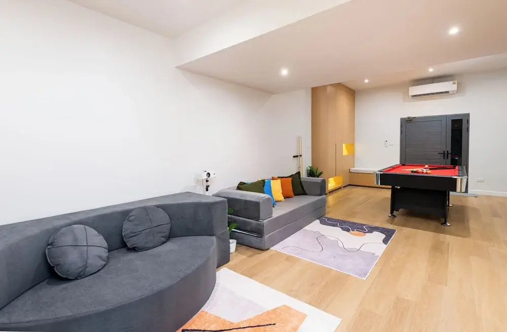 Luxury 5BR Poolhouse & Theater - 2mins to BTS