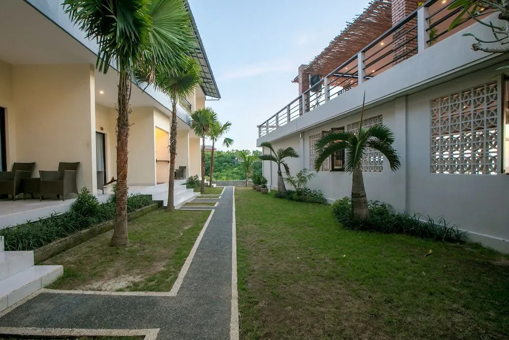 LaBomie Uluwatu