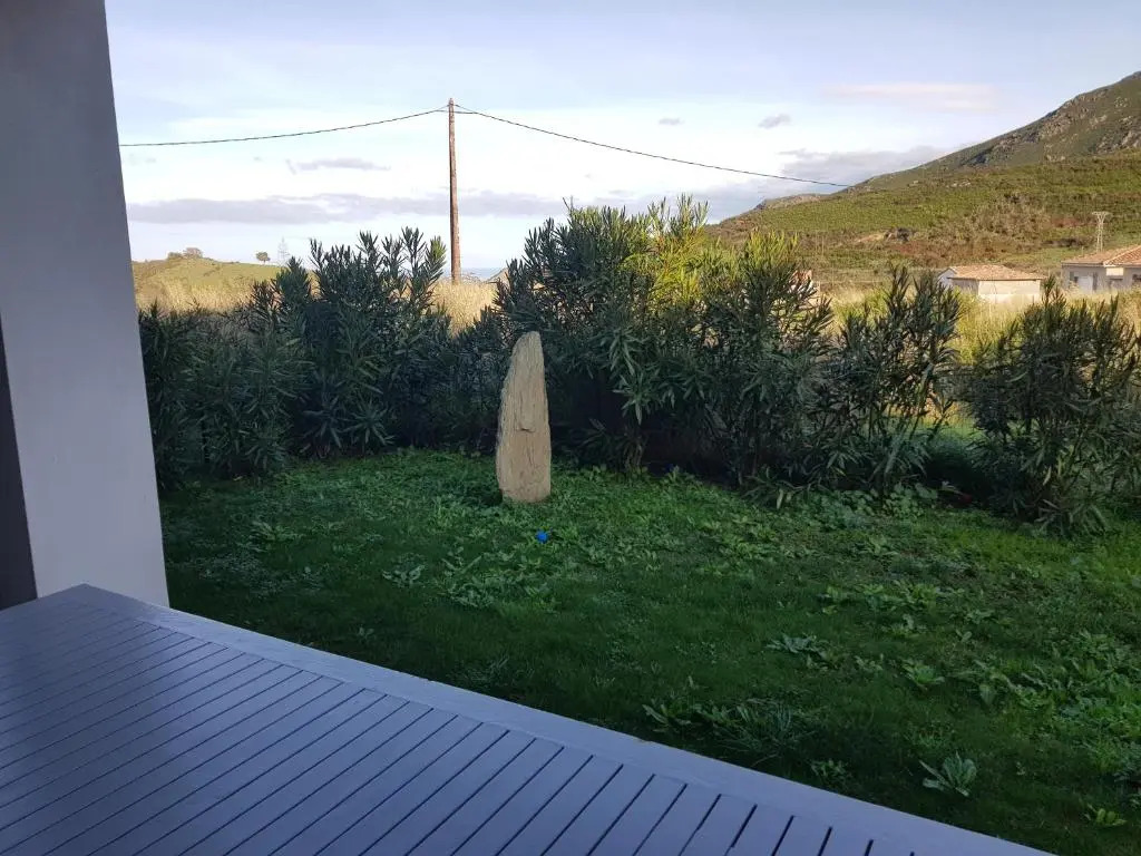 t2 de 45m² haute corse jardin et piscine