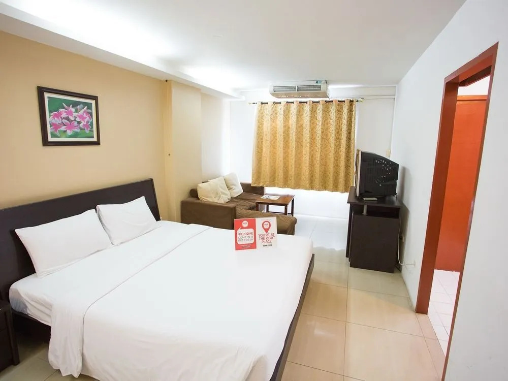 NIDA Rooms Sahamit 211 King Monument