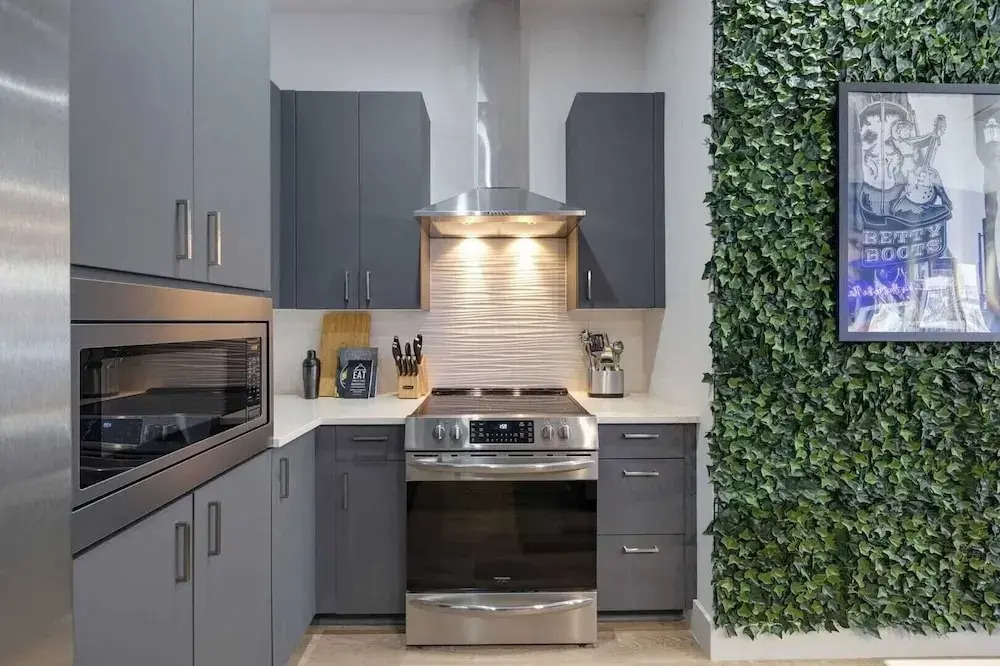 Sleeps 42 7 Modern Midtown Apartments w/ Gym + Pool Walkable to Shops & Eats