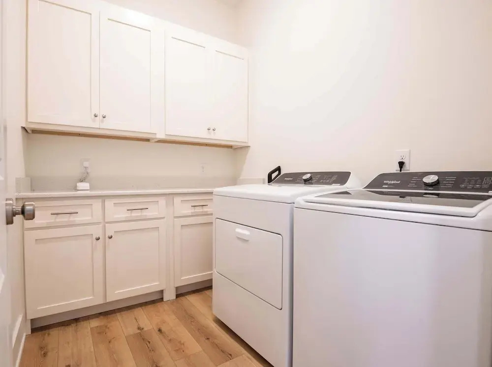 8 Bed 9 Bath Private Pool Grill Walk to Beach
