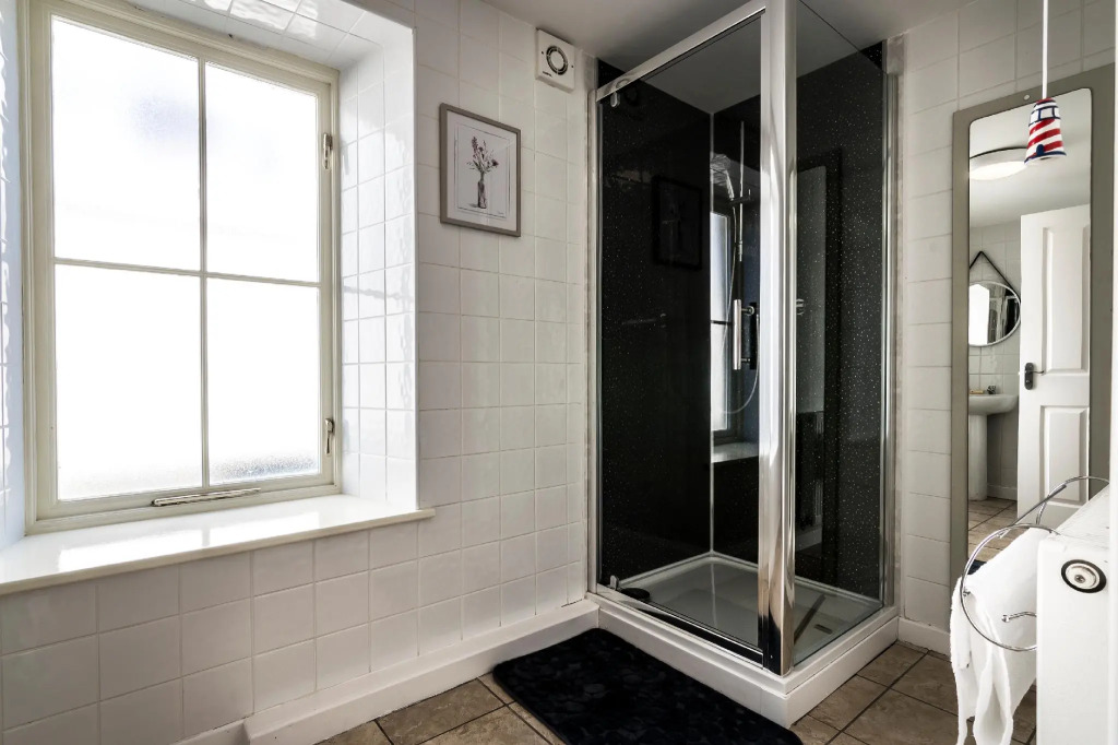 The Sail, Two Bedroom Apartment - Tenby