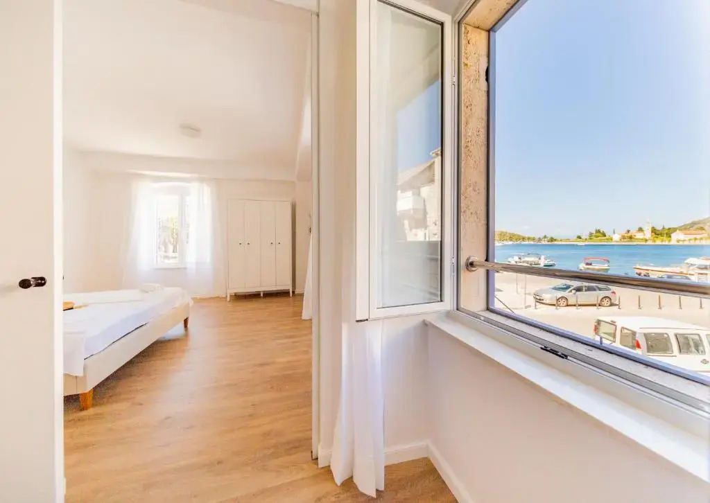 Central Seaside Residence