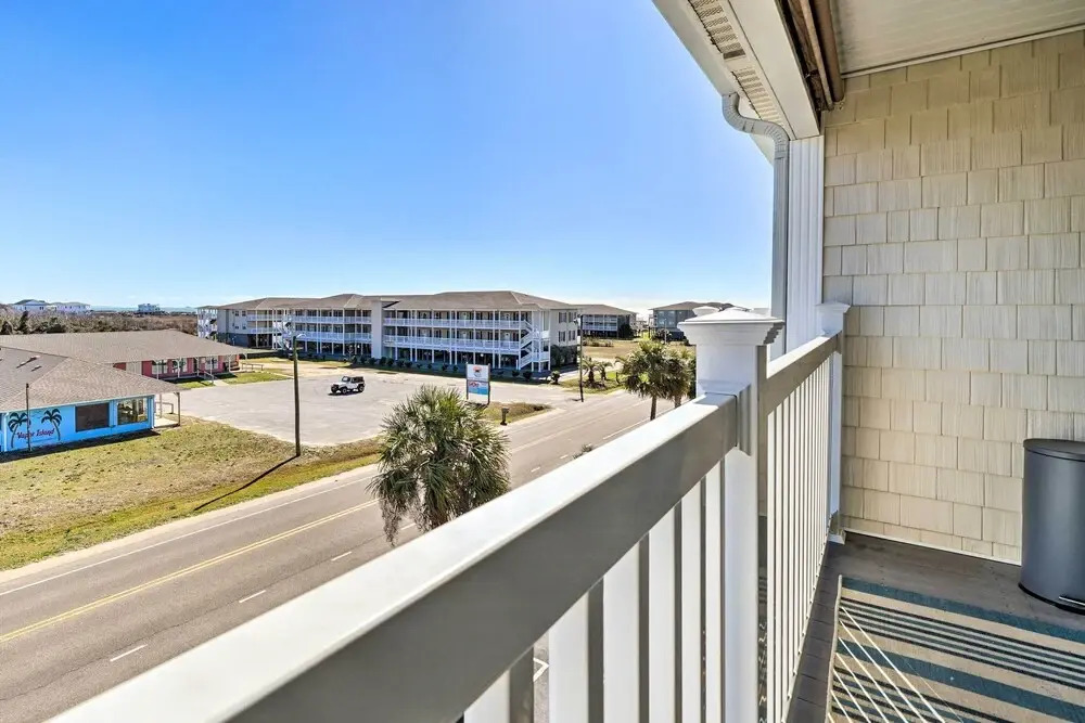 Oak Island Condo - Walk to the Beach!