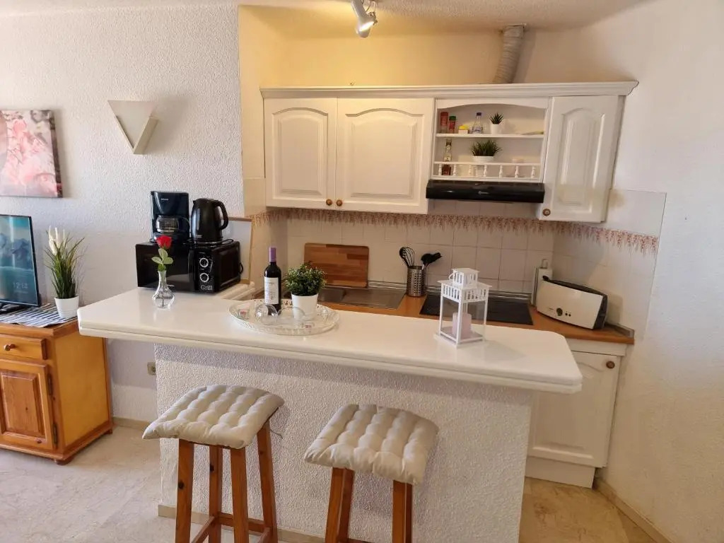 Casa Playa del Duque 2 in 1st sea line directly at the beach, heated pool, Wifi