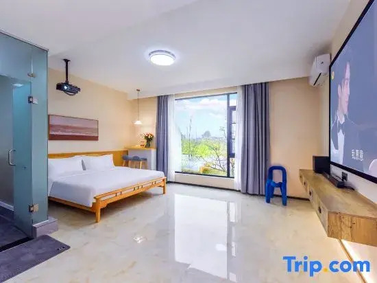 Guilin Moyeh Artistic Movie Homestay (Two Rivers and Four Lakes Dongxi Lane)