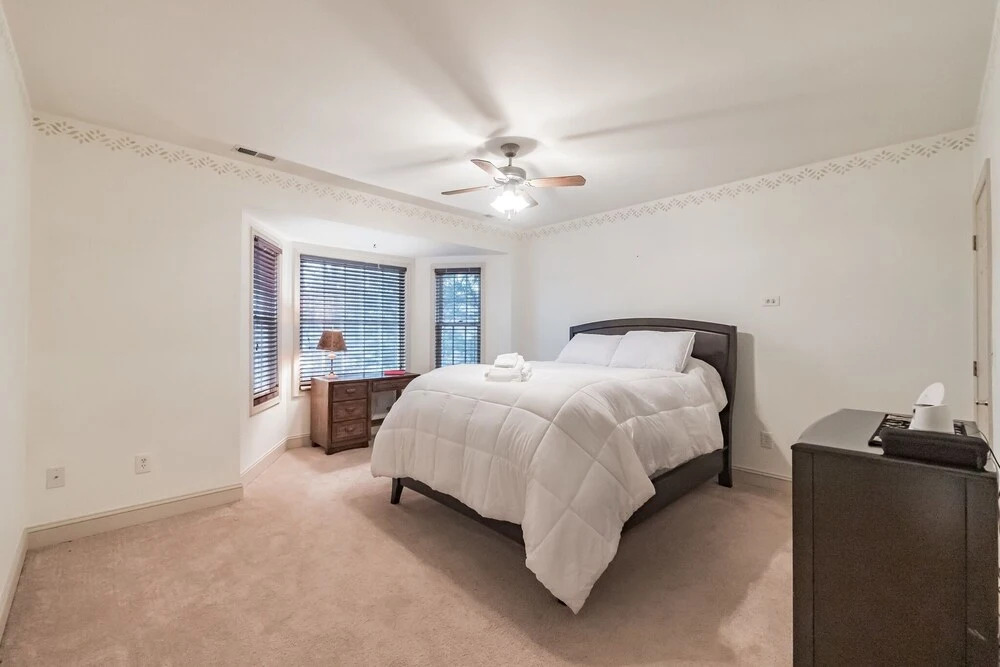 Beautiful Villa In The Heart Of Historic Downtown Bel Air! 3 Bedroom Villa by Redawning