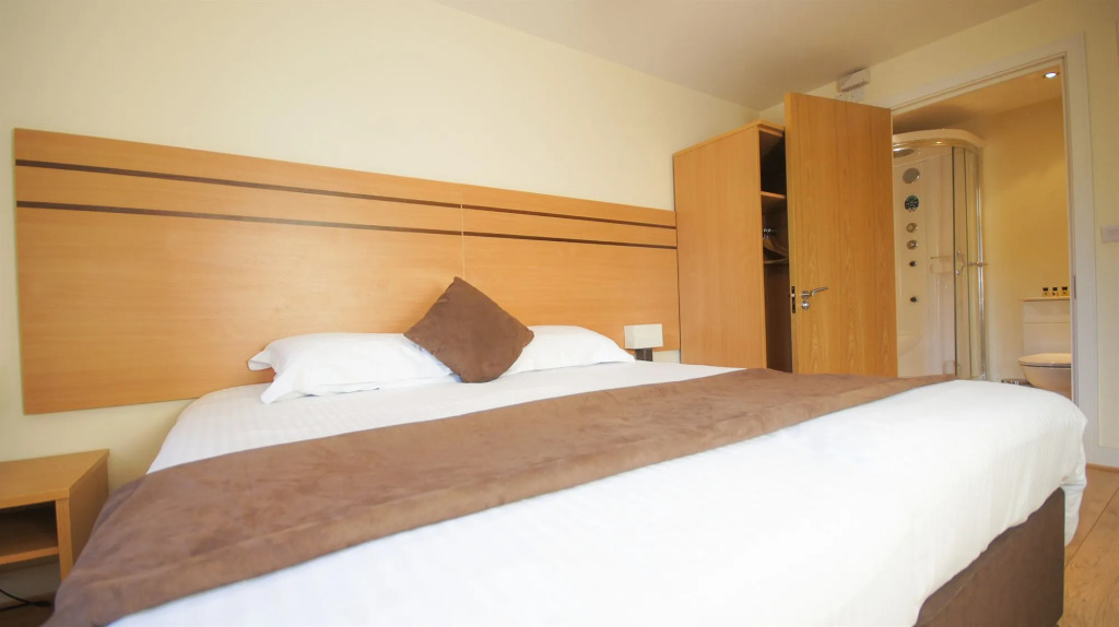 Crompton Court Apartments
