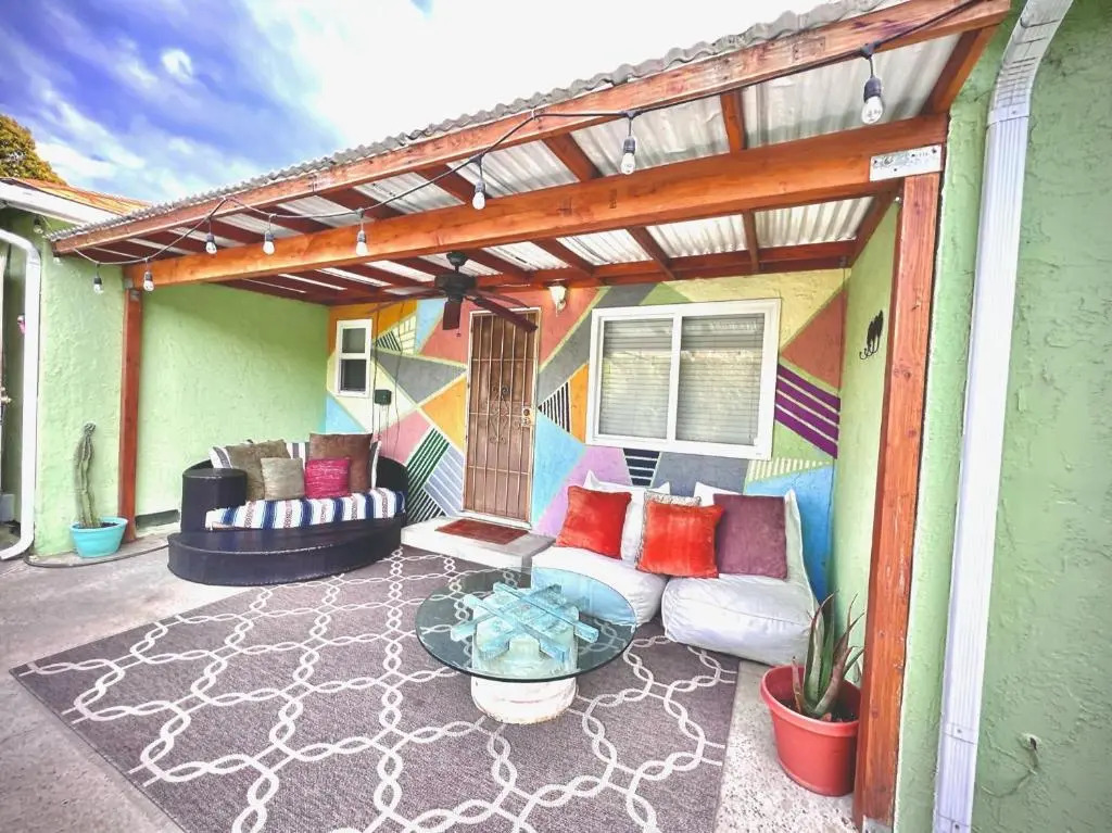 Endless summer in LA *HEATED POOL/HOT TUB/CABANA*