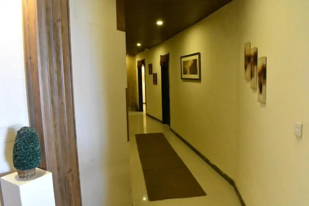Summit Hotel