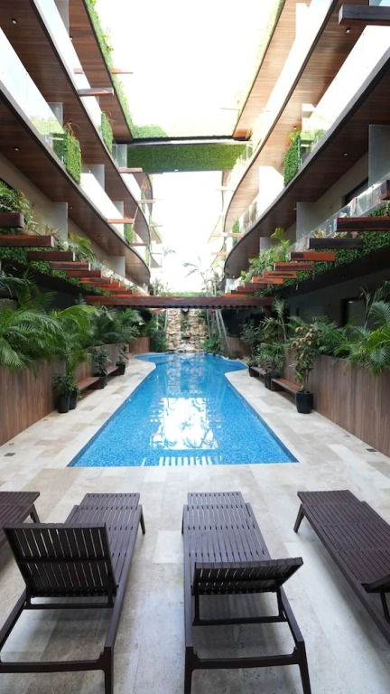 Menesse Condos