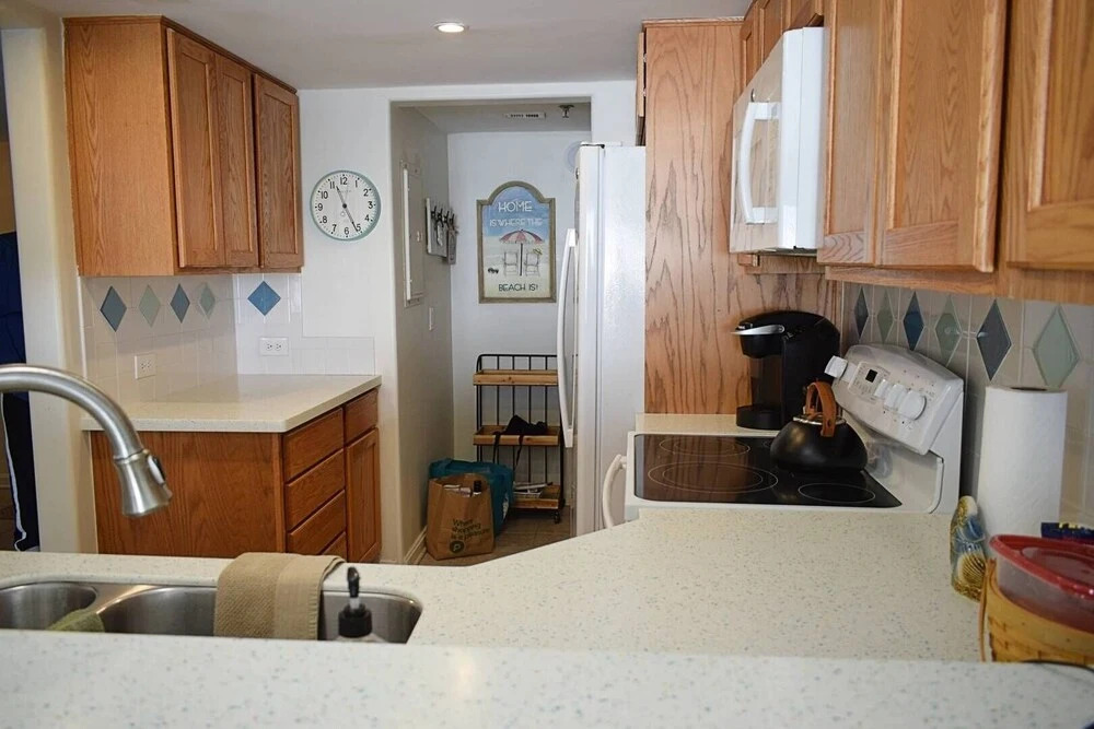 Shalimar 3b 2 Bedroom Condo by RedAwning