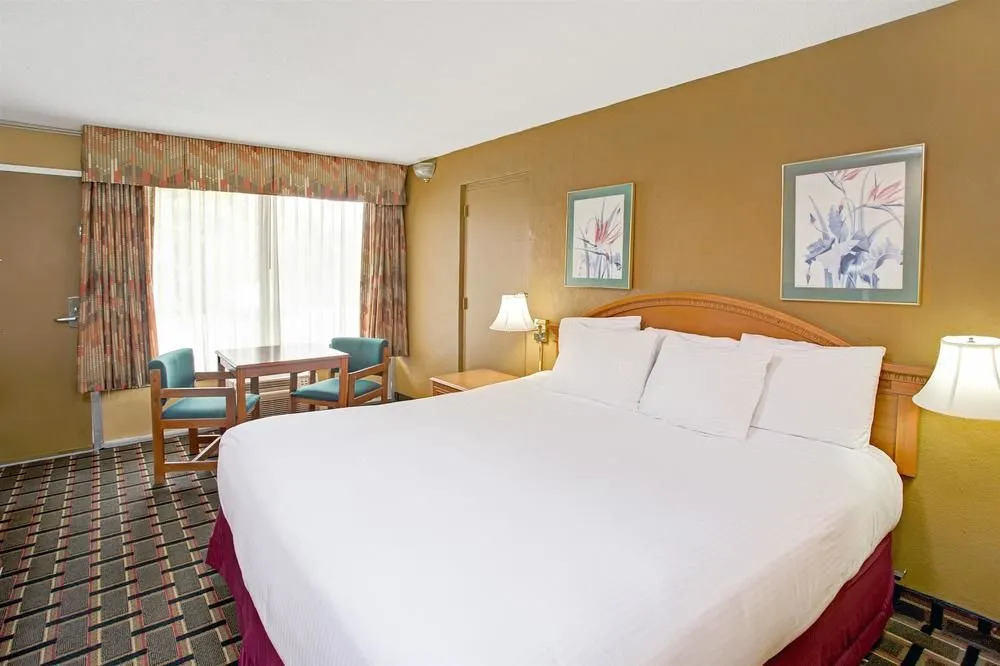 Days Inn Charleston- Airport Coliseum