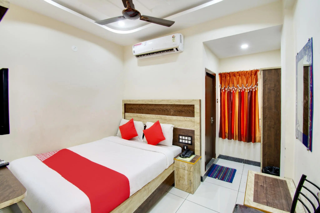 OYO 69992 Sri Sowmya Grand