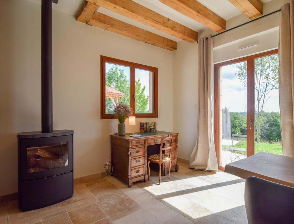Elegant 10-guest Villa With Pool & Castle Views