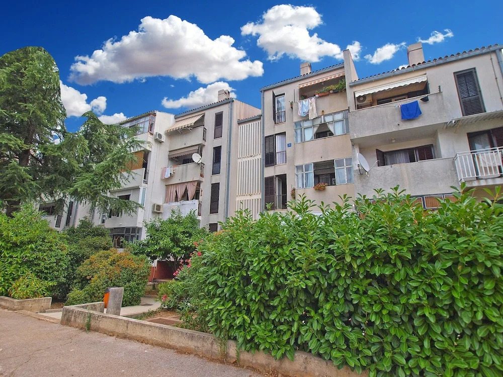 Apartment 1475