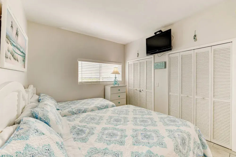 Condo w/ Gulf View! Walk to Redington Beach