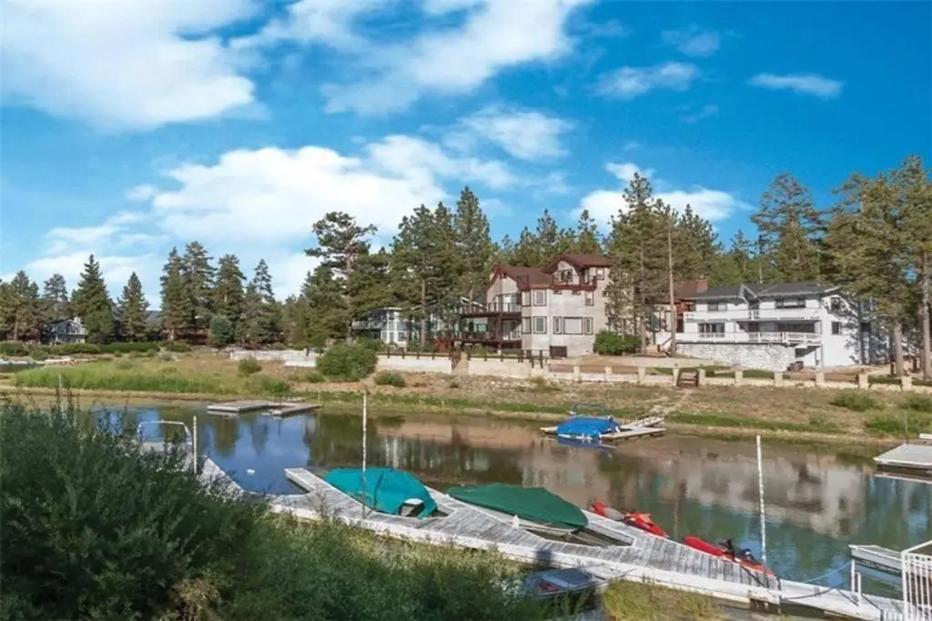 Viking Bear Lair Lakefront Condo