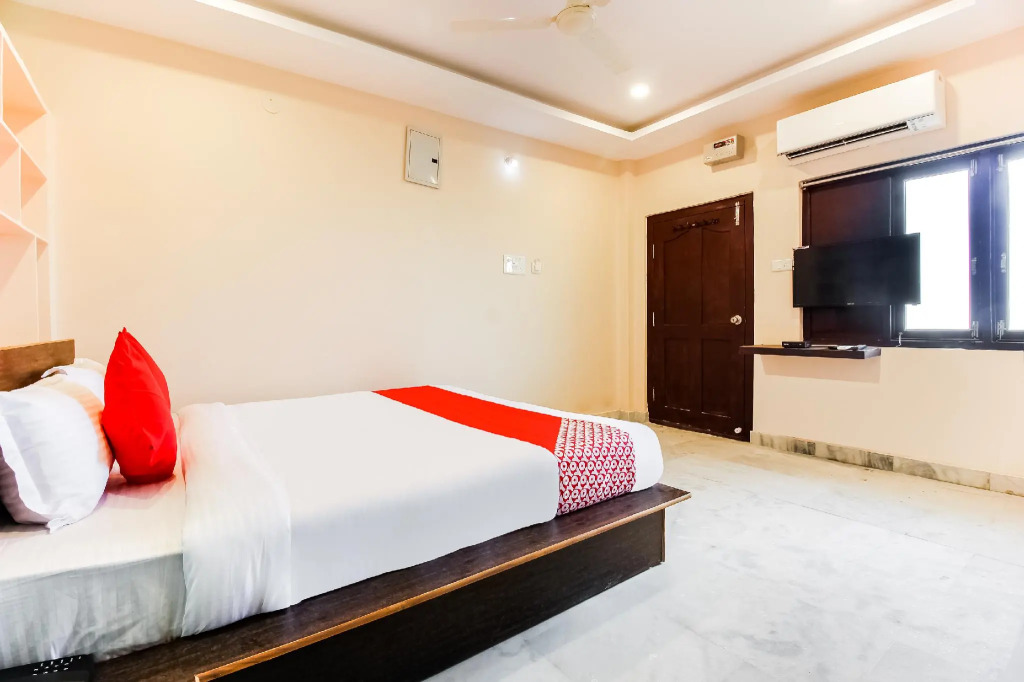 OYO 40305 R Square Inn