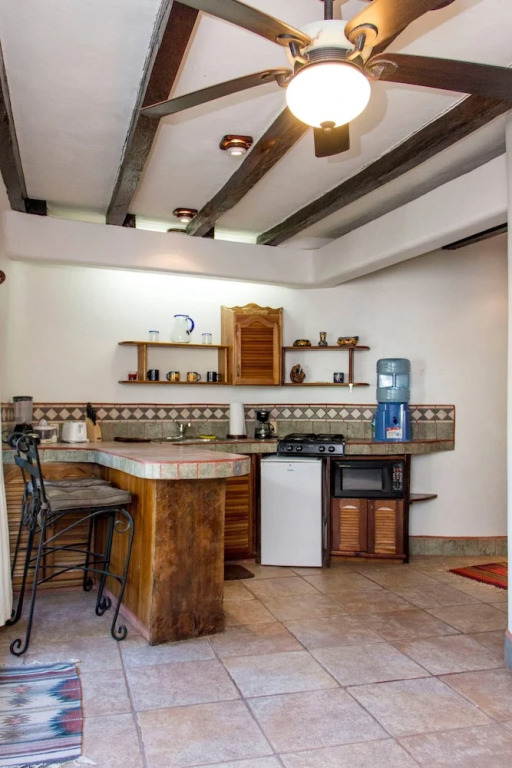 One Bedroom Apt In The Heart Of Playa Only One Block to the Beach!