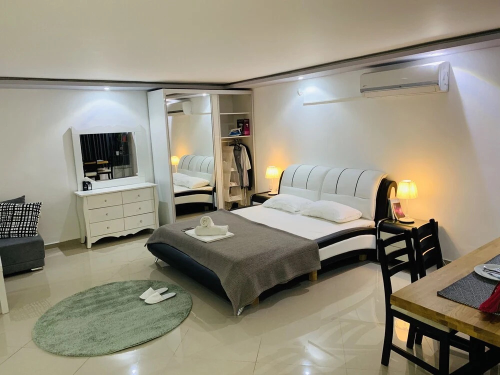Spat Studio ApartHotel