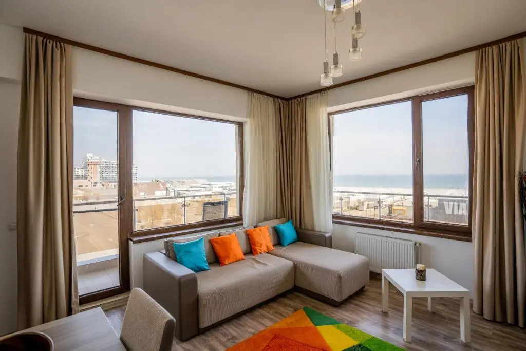 Summerland Sea View Apartment