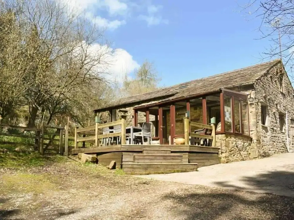 Red Squirrel Haven 2BR House - Sleeps 4 - Parking