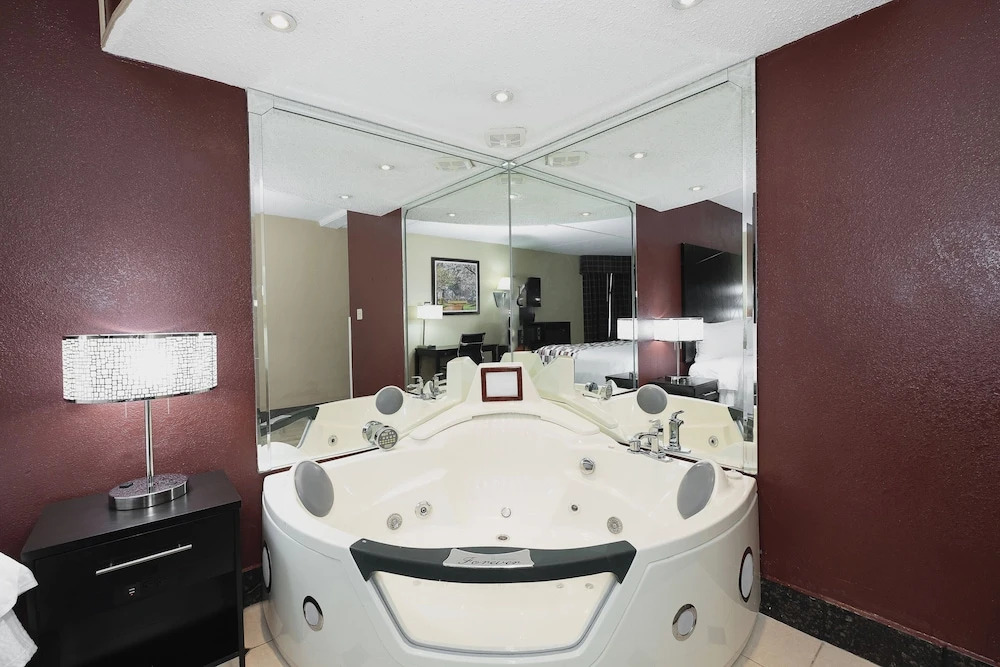 Red Roof Inn & Suites Macon
