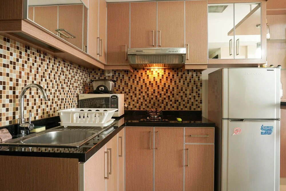 Strategic Location 1BR The Wave Apartment with City View