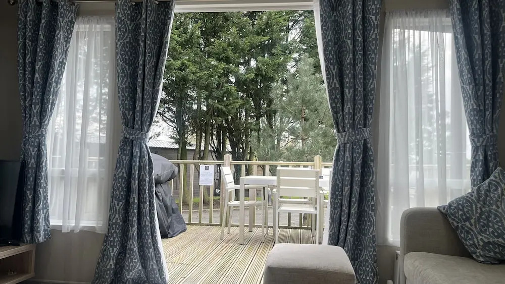 Cosy 3-bed hot tub Lodge in Pr3