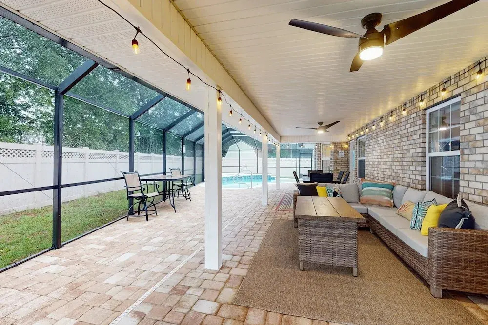 Spacious Home With Private Pool,spa, Gas Grill and Patio