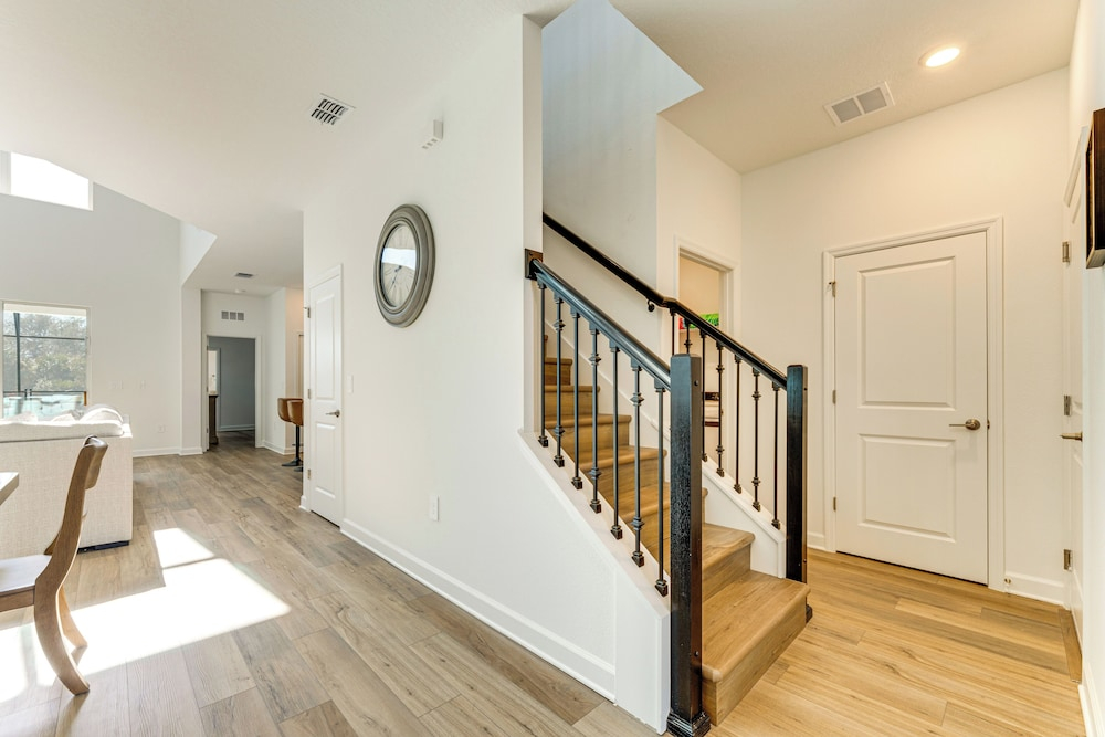 15 Min to Disney: Sleeps 19 w/ Resort Amenities