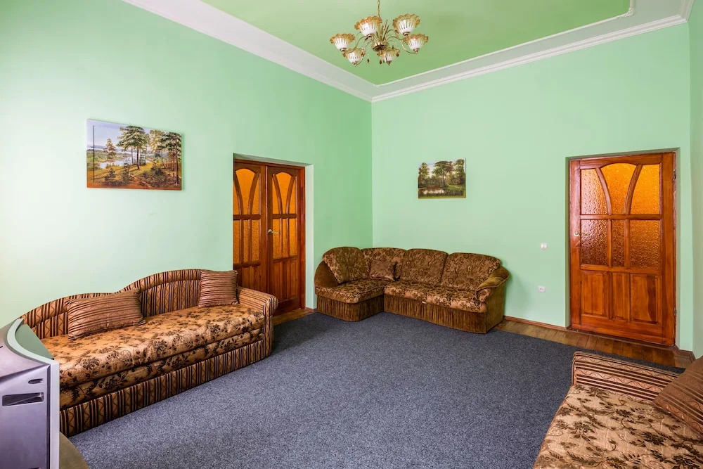Three rooms in the center on Kulisha