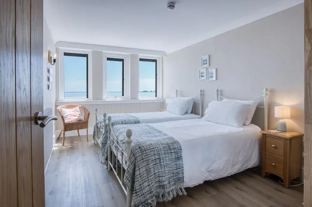 Waterfront 2 - 2 Bedroom Apartment - Wisemans Bridge