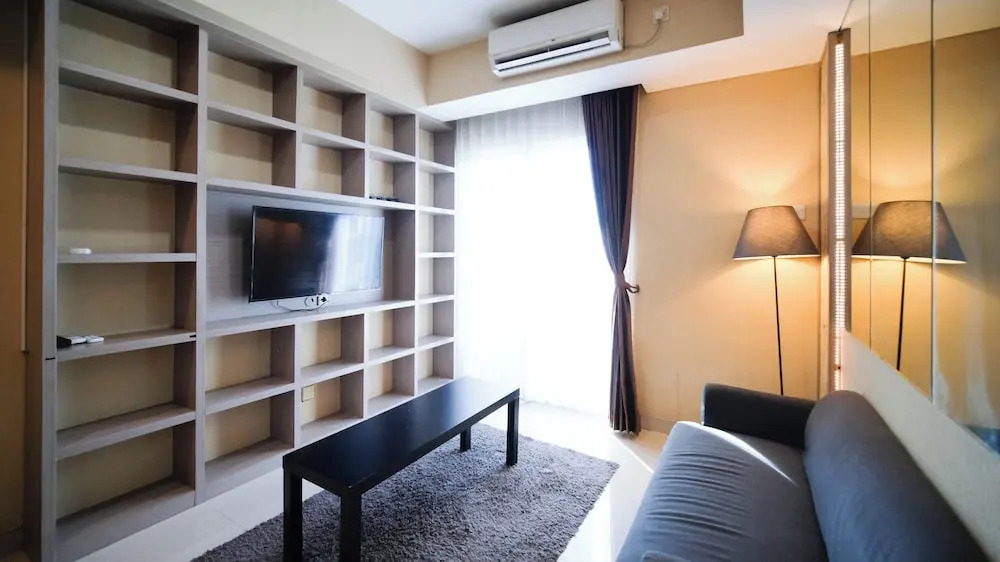 Modern and Cozy 1BR at Grand Sungkono Lagoon Apartment By Travelio
