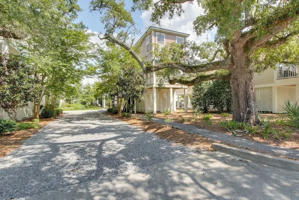 Walk to Beach: Cottage w/ Yard in Pass Christian!