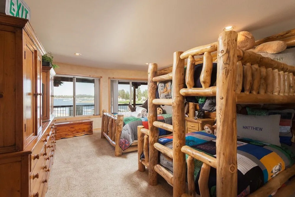 No. 27 Lakefront Lodge - 5 Br Home