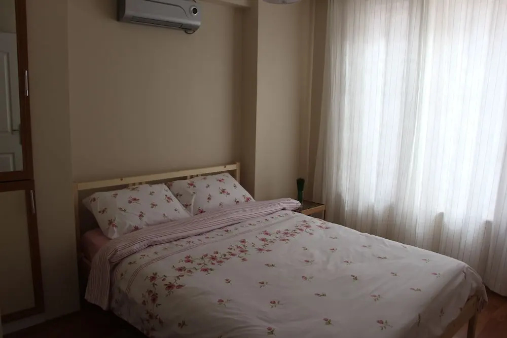 Kinzi House