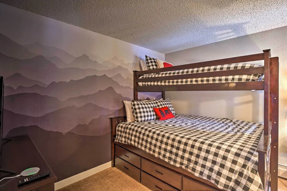< 1 Mi to Peak 8: Ski Condo in Breck w/ Mtn Views