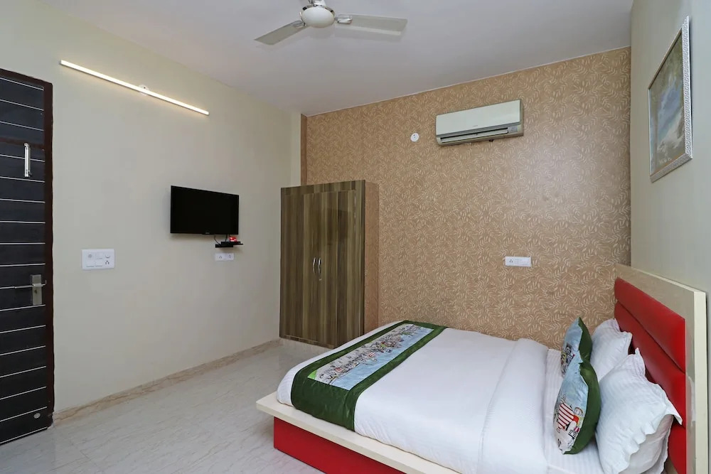 Hotel Clouds 21 By OYO Rooms