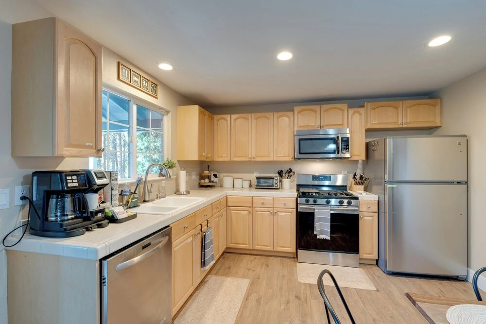 12 Mi to Apple Hill: Family-friendly Cabin Retreat