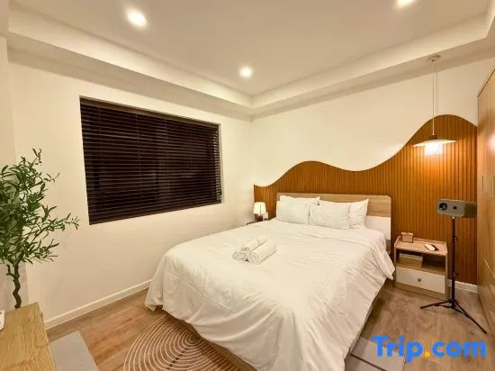 LYLAC Home Saigon NTMK - 2BR City Center Spacious Modern Townhouse Roof Terrace