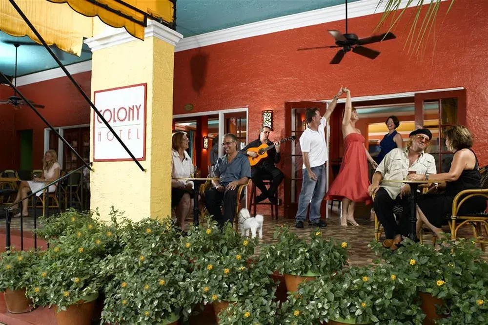 Colony Hotel & Cabaña Club