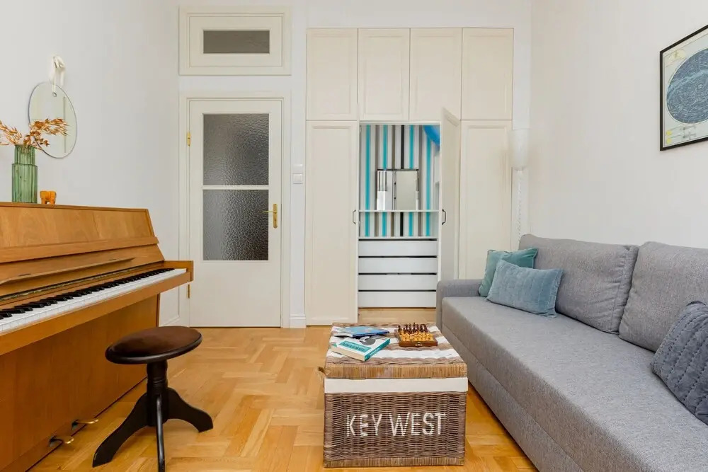 Warsaw Grójecka by Renters Prestige