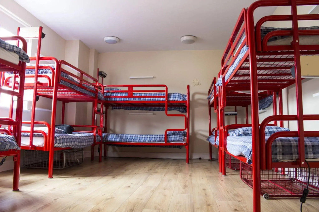 Snoozles Tourist Hostel